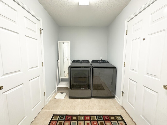 Building Photo - 462 Sandmore Shores Dr