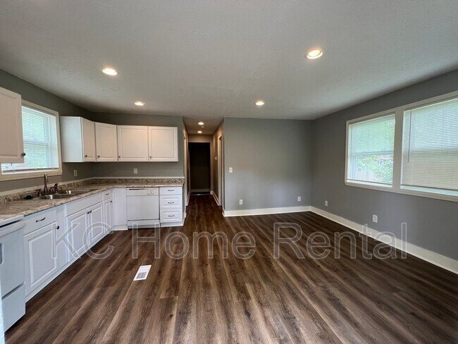 Building Photo - 10201 E 31st St S