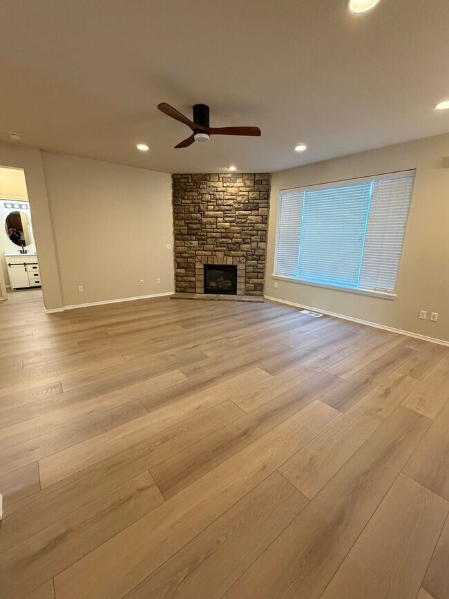 Building Photo - 413 Roger Smith Dr