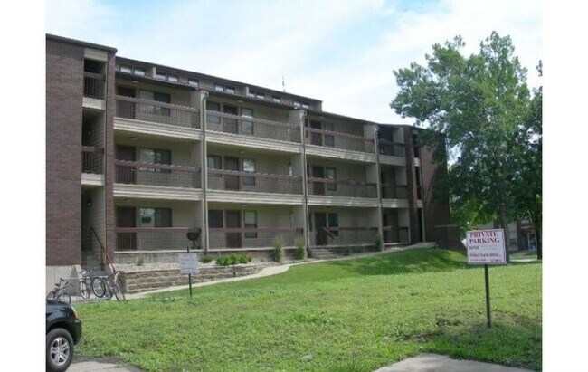 Building Photo - 1009 S 1st St