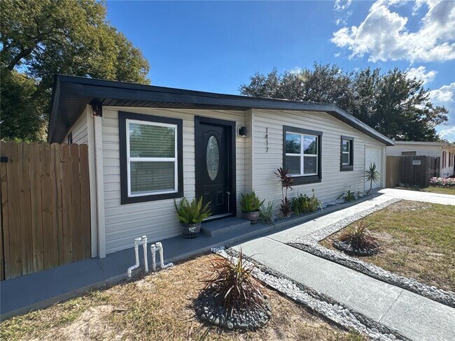 Foto del edificio - 1417 Ambassador Ave