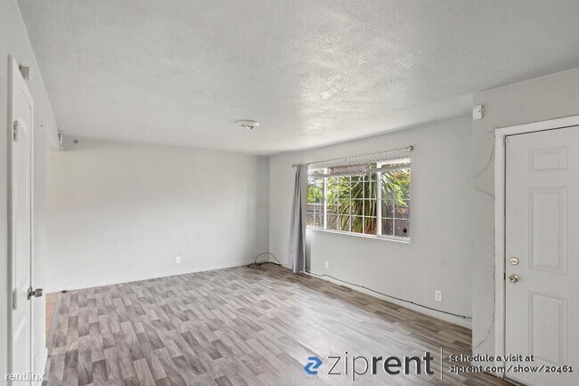 Foto del edificio - 2 br, 1 bath Triplex - 1466 77th Avenue, O...