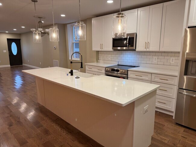 Building Photo - 5 S Augusta Ave