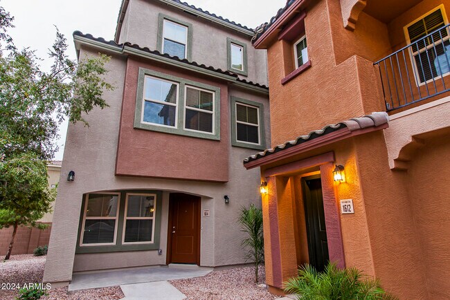 Foto del edificio - 1614 N 77th Glen