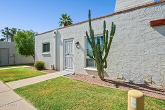 Building Photo - 8046 E Oak St