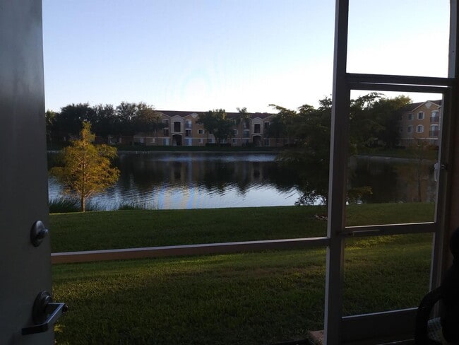 Foto del edificio - 8342 Bernwood Cove Loop