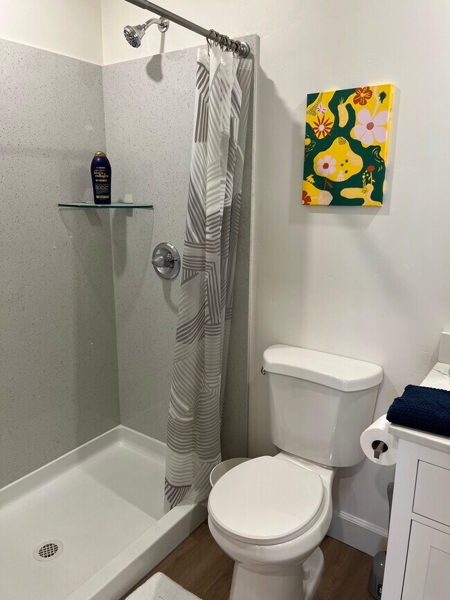 Foto del edificio - 551 Raymond Ave