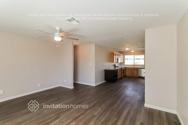 Building Photo - 10907 N 72nd Ave