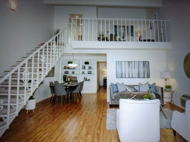 Building Photo - 916 Avenida Majorca