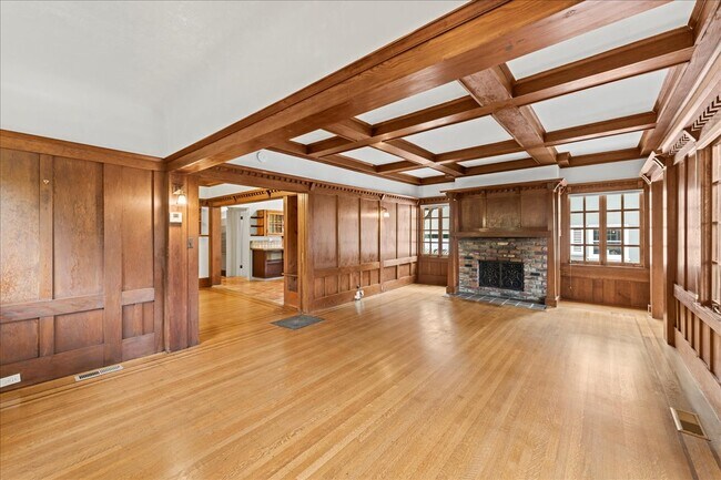 Building Photo - 6432 Benvenue Ave