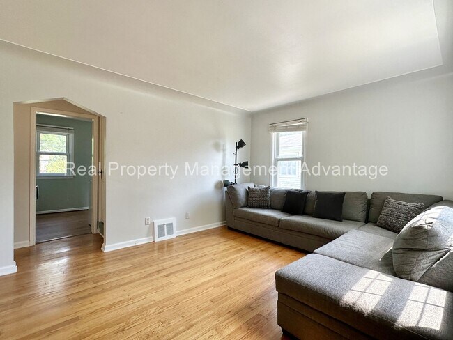 Foto del edificio - Updated 3BR Bungalow Minutes from Downtown Ferndale