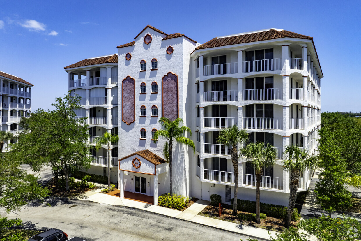 800-821 Del Rio Way Merritt Island, FL 32953 - Harbor Del Rio Condominium