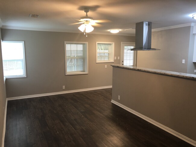 Living room - 1086 Peavy Rd