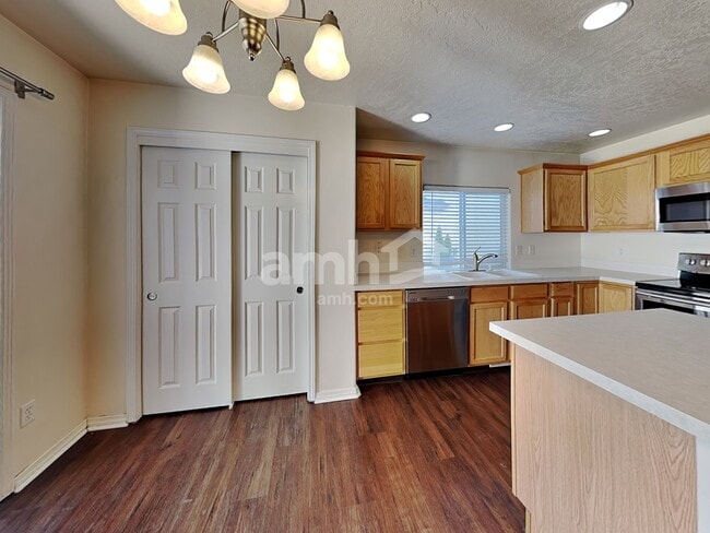 Building Photo - 3342 W Wave Dr