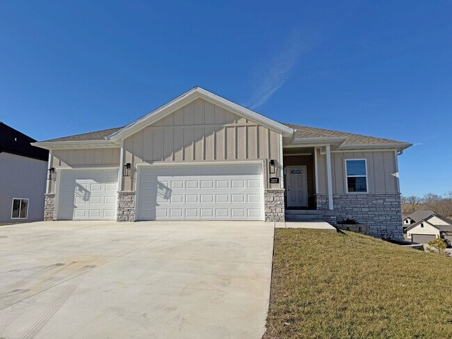 Building Photo - Brand New Build in Desirable Ozark Neighborhood!