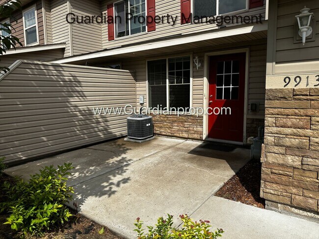 Foto del edificio - Brooklyn Park Town Home, 2 Car Garage, Dis...