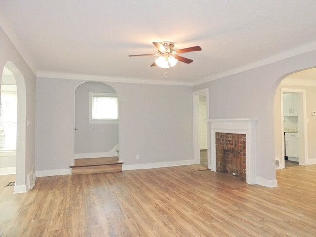 Foto del edificio - Super Awesome 3 Bedroom 1 Bathroom Colonia...