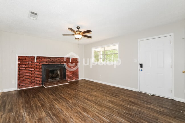 Building Photo - Fantastic 3bd/1.5ba home! Let yourself in!