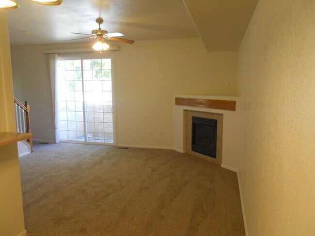 Foto del edificio - ALL PROSPECTIVE TENANTS MUST SUBMIT A $58 ...