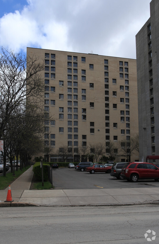 Foto del edificio - Metro Plaza Apartments