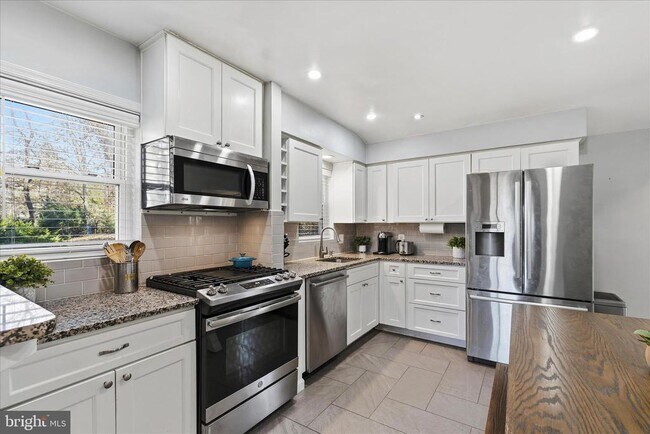 Foto del edificio - 7203 Arthur Dr