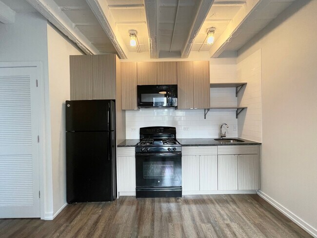 Building Photo - 5718 N Winthrop Ave