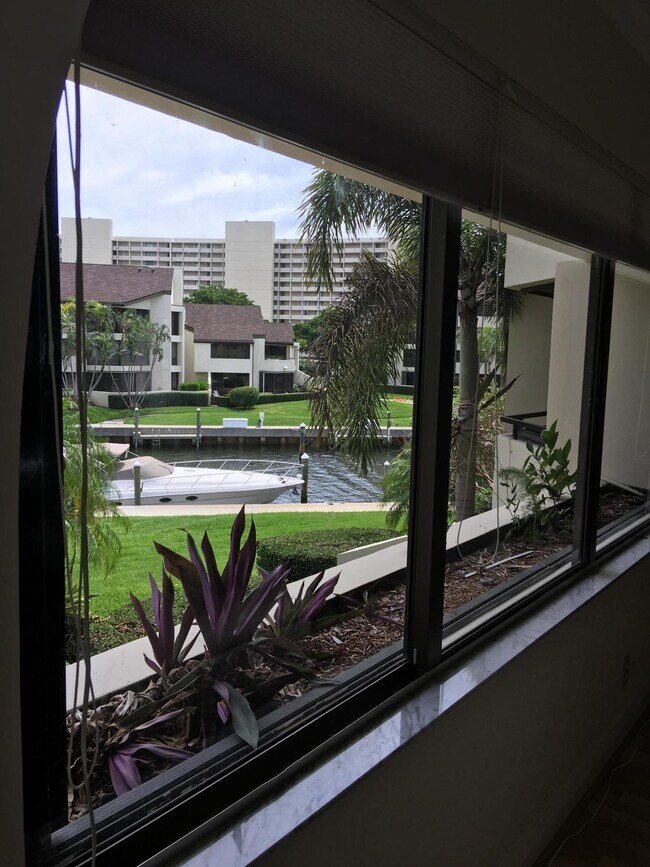 Building Photo - 1100 Marine Way