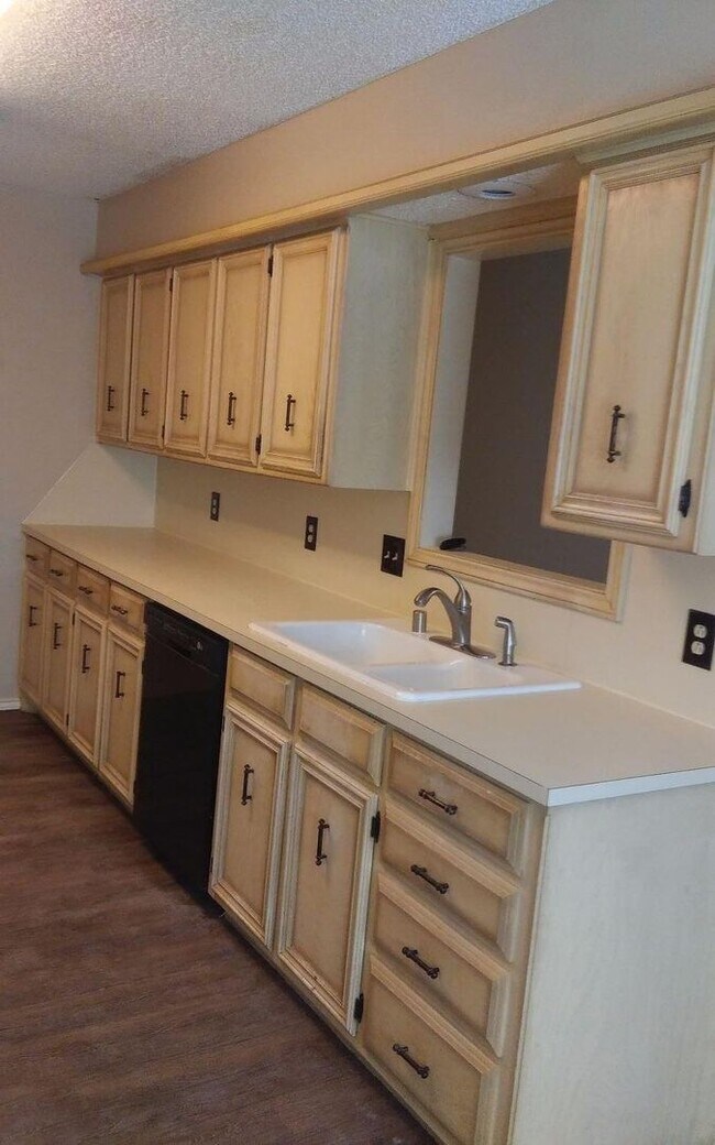 Building Photo - Lubbock Cooper ISD Gem: Ready-to-Rent July...