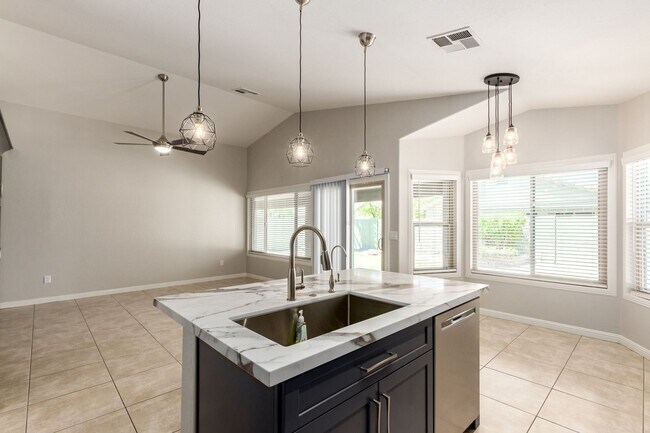 Building Photo - Exceptional 4-Bed, 2-Bath Home in Silverha...