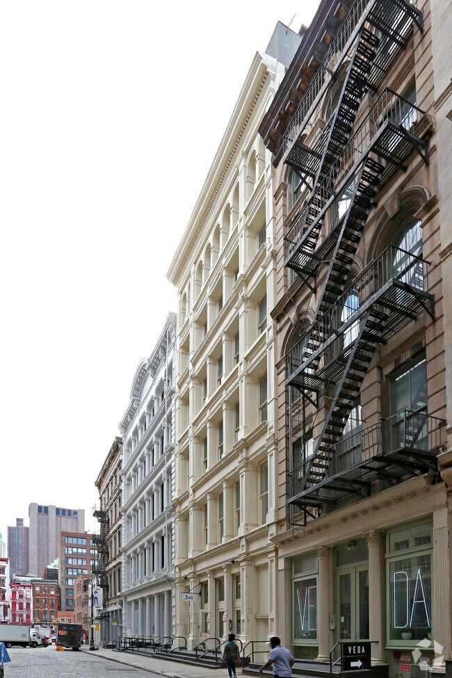 Building Photo - 15-17 Mercer St