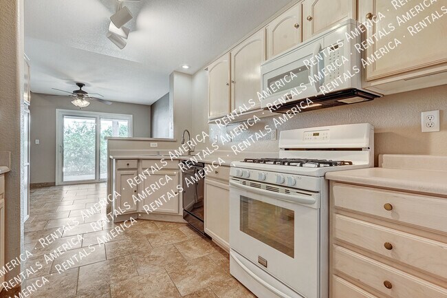 Foto del edificio - 456 Temple Canyon Pl