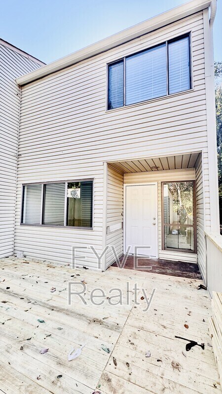 Foto del edificio - 709 Idlewood Ln