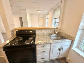 Building Photo - 86 Willow St