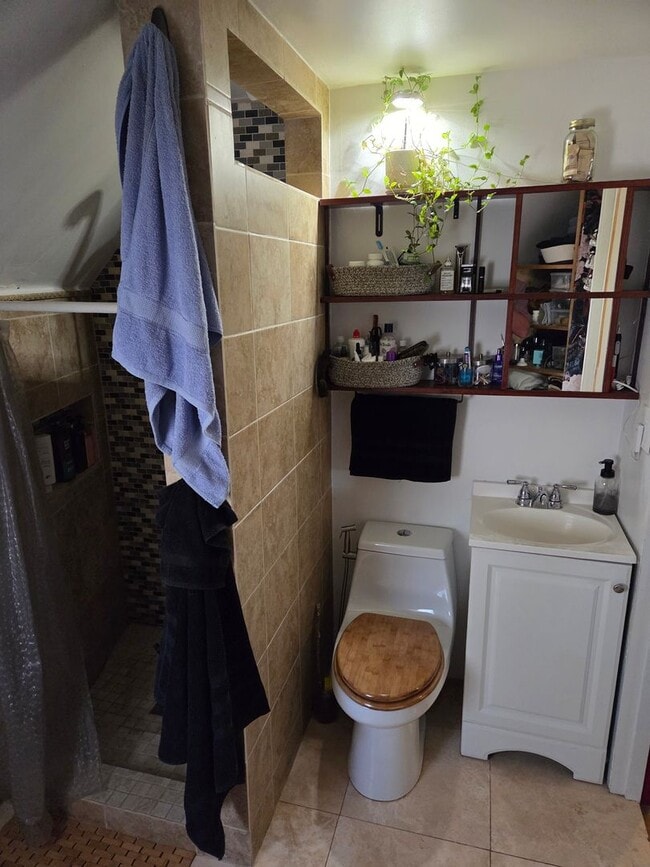 Building Photo - Unique Dome-Shaped Studio Surrounded by Po...