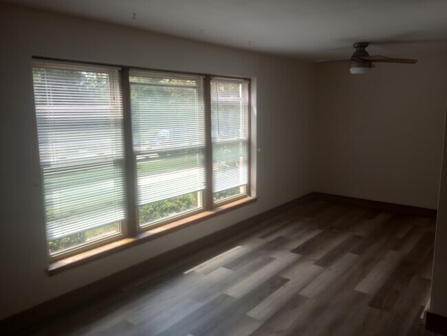 Foto del edificio - 7500 W Center St