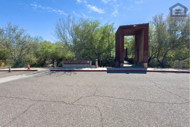 Foto del edificio - 2Bed/2Bath Townhouse in North Scottsdale! Ready for Immediate Move-In! -- 2 CAR GARAGE!
