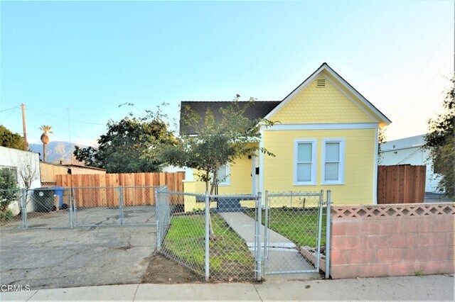 Building Photo - 126 E Santa Barbara St