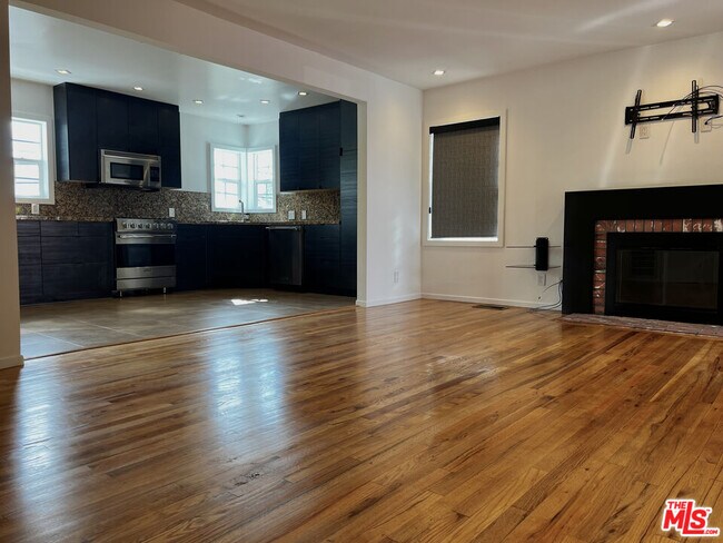 Foto del edificio - 1238 1/2 Devon Ave