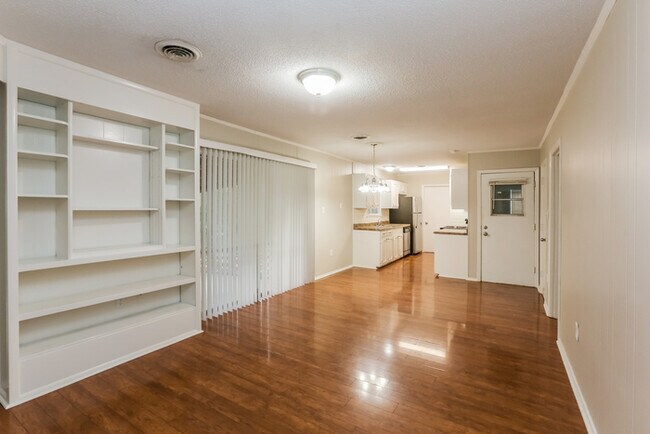 Foto del edificio - 1204 Manchester Dr