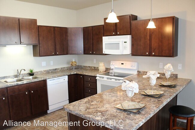 Building Photo - 2681 Whispering Creek Cir S