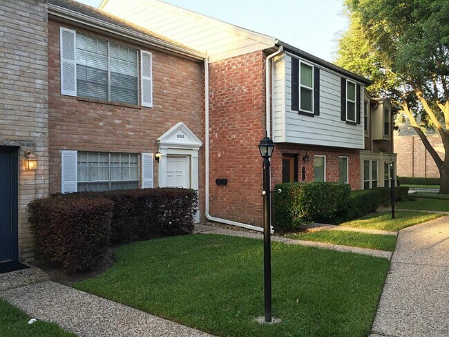 Foto del edificio - 10330 Briar Forest Dr