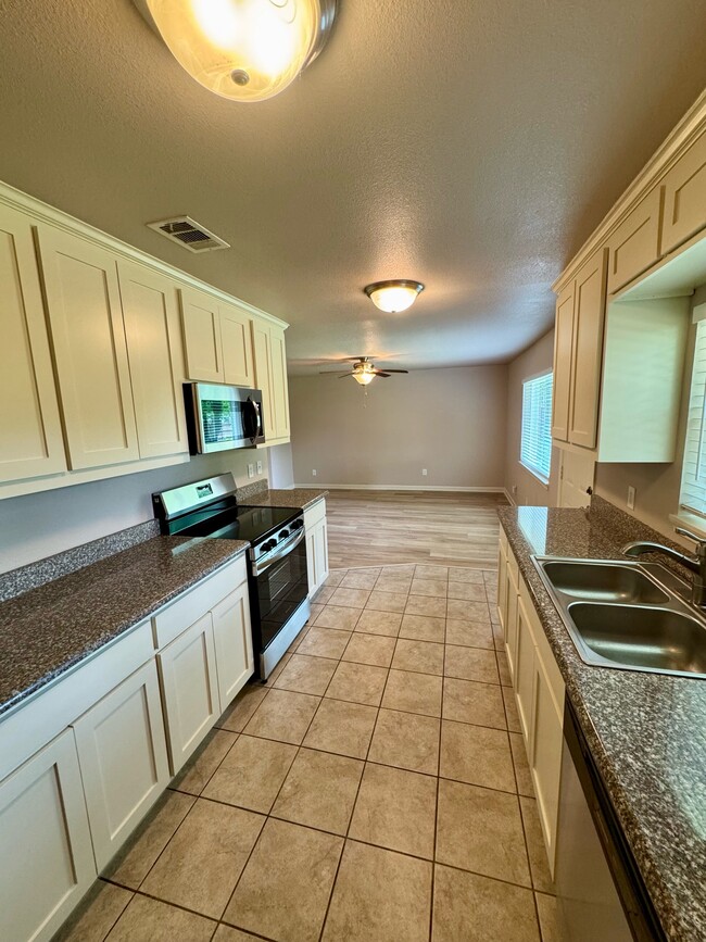 Foto del edificio - 2801 W Springdale Cir