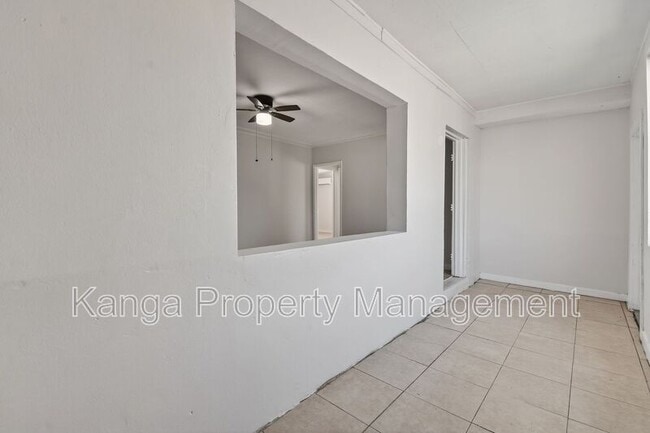 Foto del edificio - 1257 W 35th St