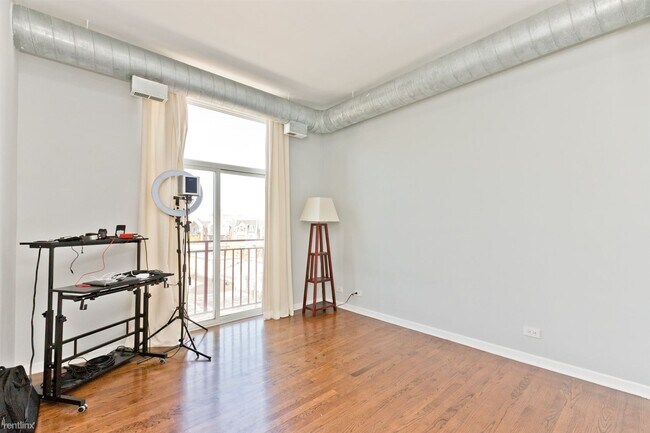 Foto del edificio - 3 br, 2 bath Condo - 2356 N Elston Ct