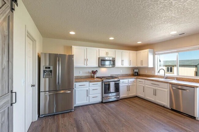 Building Photo - Introducing Your Dream Home in Cheney, Was...