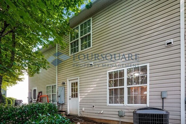 Foto del edificio - Townhome | Master Bedroom Walk-in Closet |...