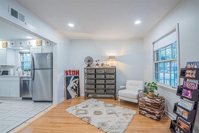 Foto del edificio - 1639 Ivy Rd