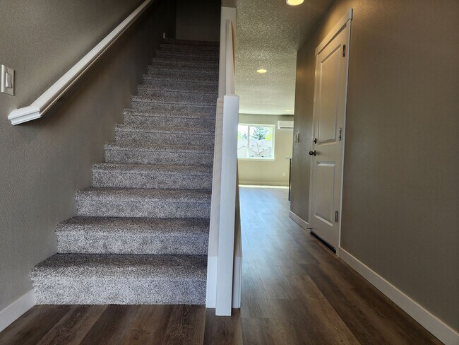 Building Photo - MOVE IN SPECIAL! Brand New Townhome in Cen...