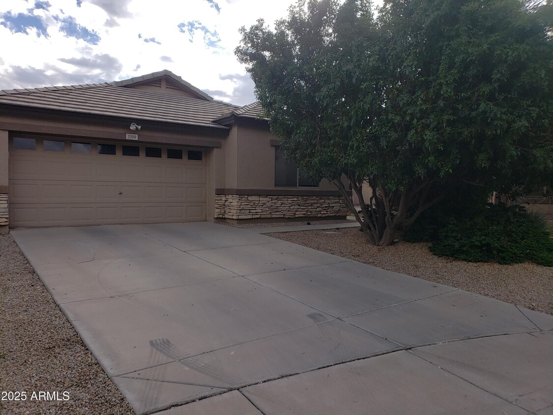 Primary Photo - 2099 S Peppertree Dr