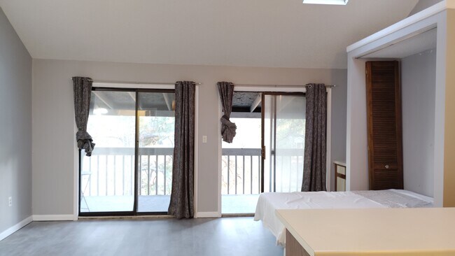 Foto del edificio - 500 Fairway Village Dr